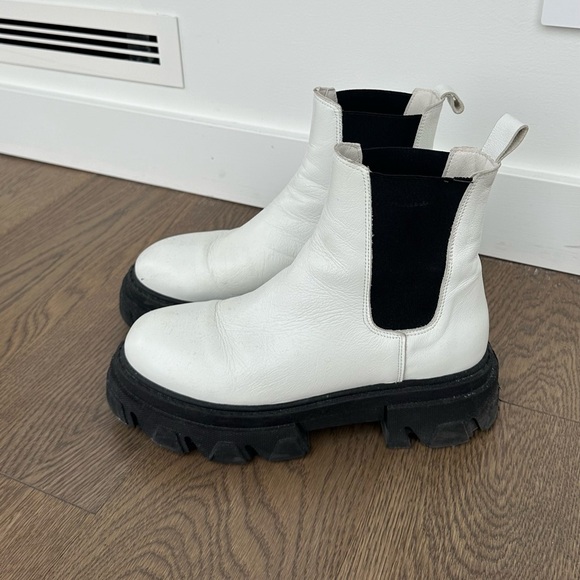 White Boots - Picture 3 of 6